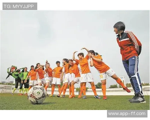 足球宝贝回归绿茵场，助威视频突破百万播放